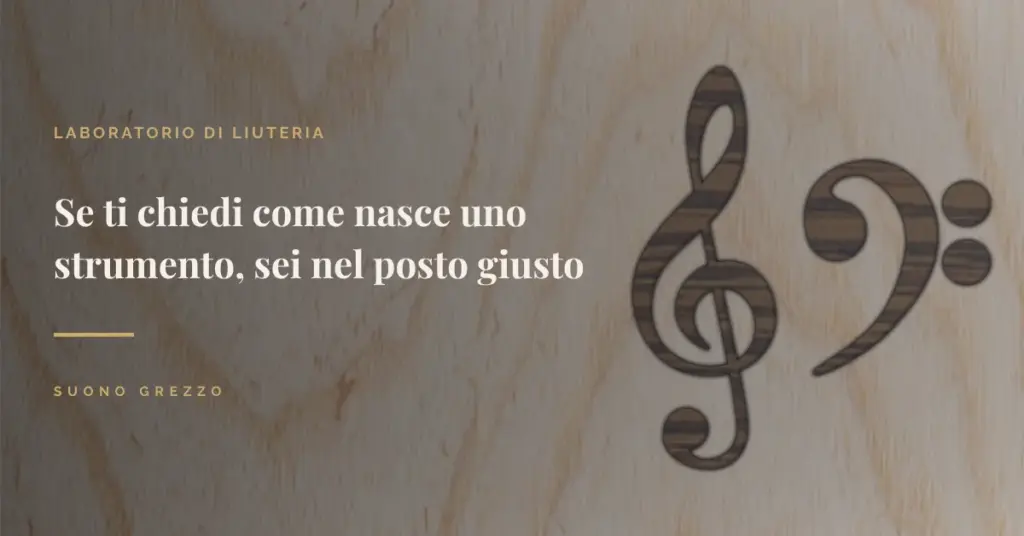Chiave di violino e chiave di basso intagliate nel legno, simbolo del laboratorio di liuteria artigianale Suono Grezzo